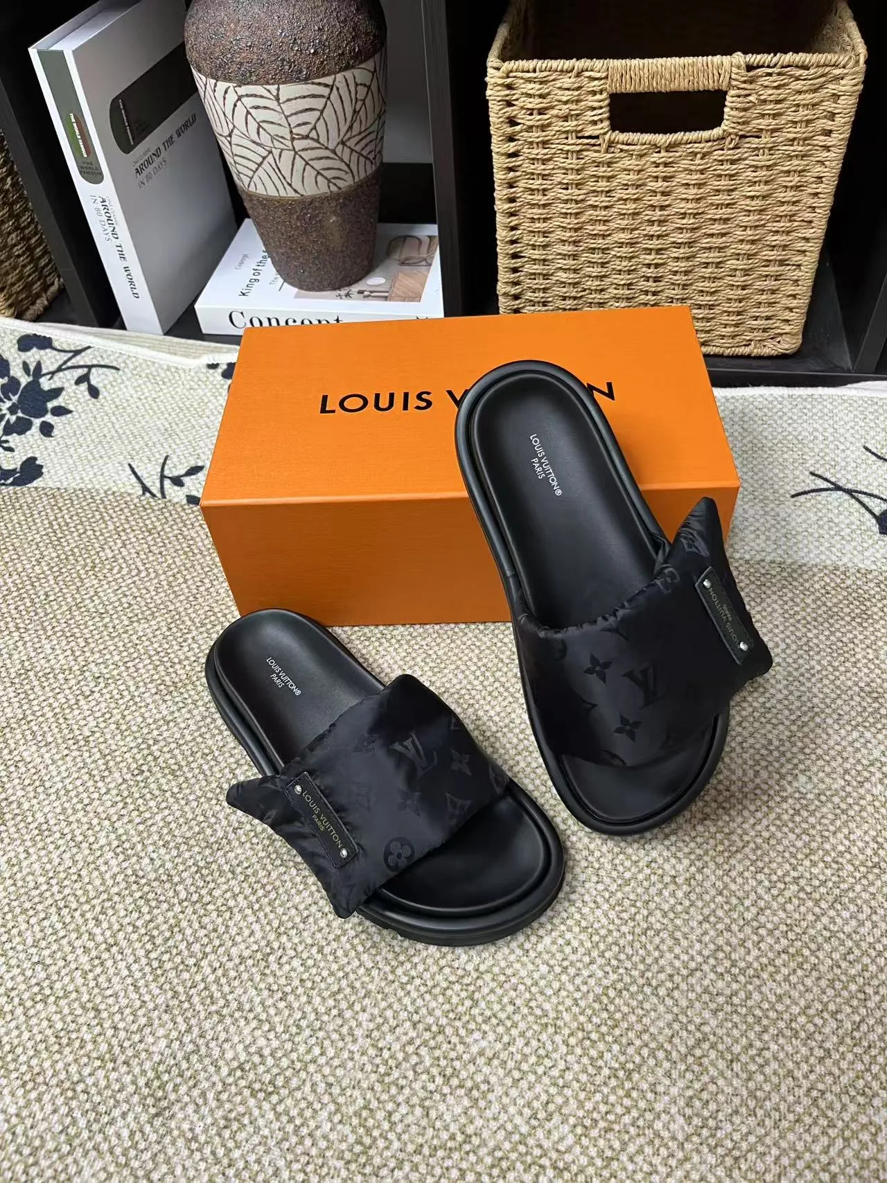 P340 yuan LV Louis Vuitton Full of high-end feel! A popular model among bloggers at home and abroad, it’s retro and fashionable, and looks stunning on your feet! Mainly recommended model on the official website★ ━━━━━ ЅᏇєєt ━━━━━ ▪️Upper: original calfskin ➕5D printing process ▪️Inner: imported mixed sheepskin ▪️Outsole: original molded foam outsole ▪️Size: Female 35-40 Men's 39-44 (women's 41 men's 45)